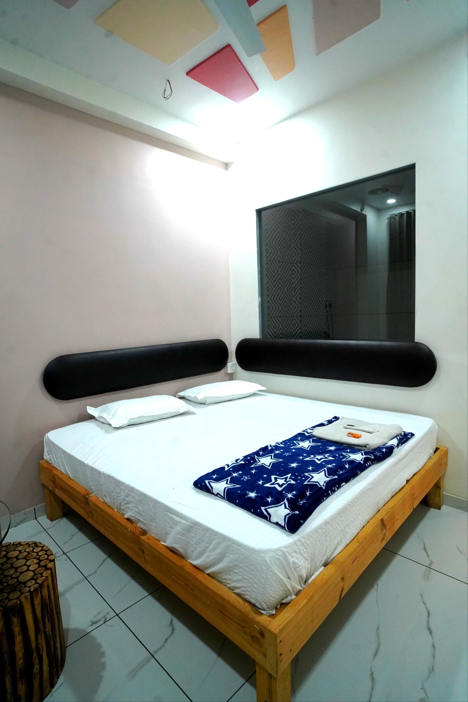 Suit Room With Bathtub